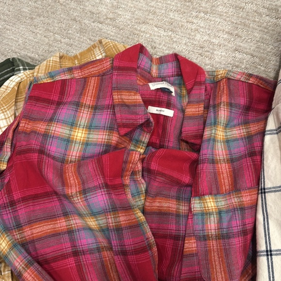 Flannel button ups - Picture 5 of 7